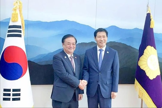 Phó Chủ tịch Quốc hội Lê Minh Hoan gặp Phó Chủ tịch Quốc hội Hàn Quốc Lee Hak Young