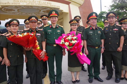 Đoàn Văn công Quân đội nhân dân Lào mang “Tình Việt – Lào son sắt” đến Việt Nam