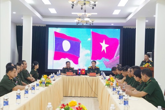 Đoàn Văn công Quân đội nhân dân Lào giao lưu, biểu diễn tại Quân khu 4