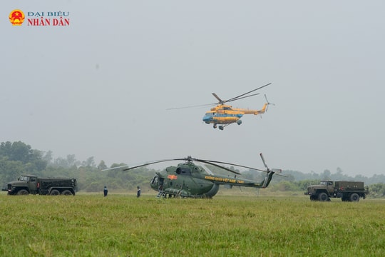 Biên đội 10 trực thăng ráo riết luyện tập, sẵn sàng cho màn diễu binh trên không mừng đại lễ Quốc khánh 2/9