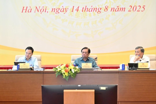 Phó Chủ tịch Quốc hội Lê Minh Hoan chủ trì Hội thảo góp ý bộ tài liệu phục vụ phong trào “Bình dân học vụ số - Quốc hội số”