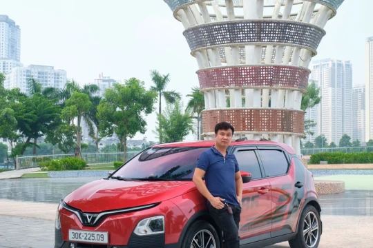 Chủ xe VinFast VF 5 sau 2 năm sử dụng: "Không khói bụi, tiết kiệm, dùng rẻ ngang xe máy"