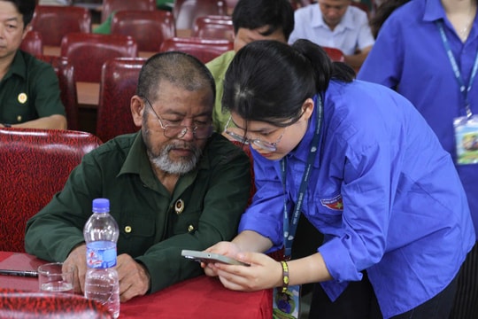 Mang “Ánh sáng màu áo xanh” về miền sơn cước