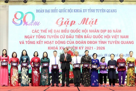 Giữ vững và phát huy mối quan hệ "máu thịt" với nhân dân