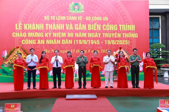 Khánh thành và gắn biển công trình “Trung tâm chỉ huy tác chiến khu vực chính trị Ba Đình”