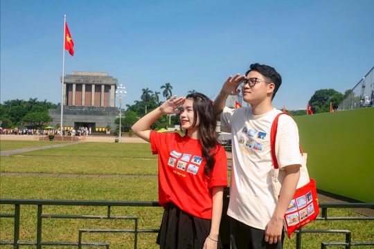 Gen Z kể chuyện lịch sử với bộ sưu tập "Nước Việt Nam của người Việt Nam" dịp Quốc khánh 2/9