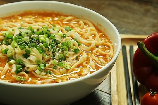 Bí quyết ăn mì gói không lo hại sức khỏe