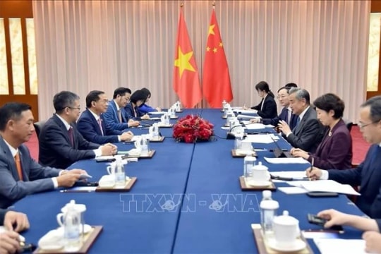 Deputy PM, FM holds talks with Chinese FM in Yunnan