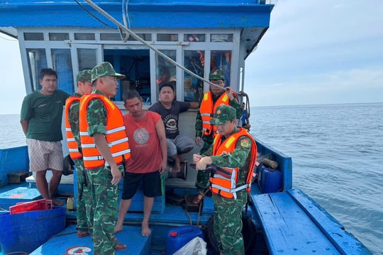Bộ đội Biên phòng Đắk Lắk cứu hộ thành công 5 thuyền viên trên biển
