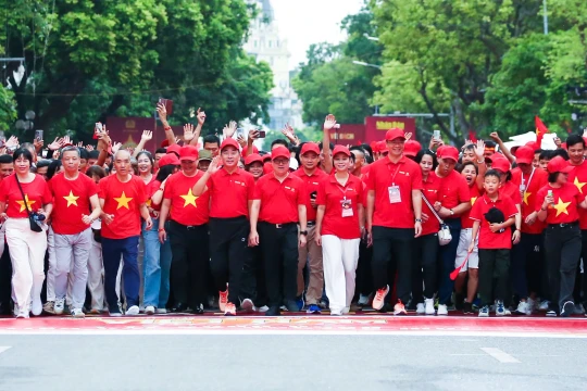 Hàng trăm nghìn người dân trên toàn quốc tham gia sự kiện “Cùng Việt Nam tiến bước”