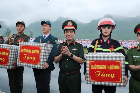 Bộ trưởng Bộ Quốc phòng, Đại tướng Phan Văn Giang kiểm tra tổng hợp luyện các lực lượng diễu binh, diễu hành