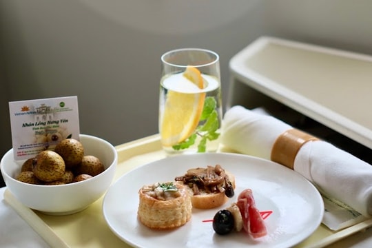 Vietnam Airlines mang đặc sản nhãn lồng Hưng Yên lên chuyến bay