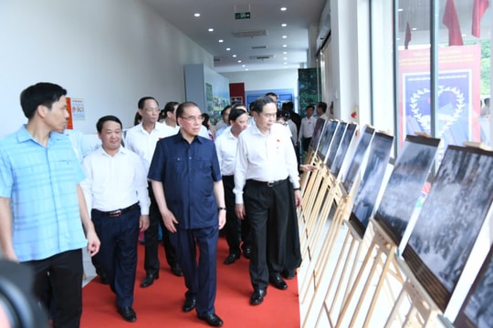 Chủ tịch Quốc hội Trần Thanh Mẫn tham quan triển lãm chuyên đề “Từ Quốc dân Đại hội Tân Trào đến Quốc hội hôm nay”