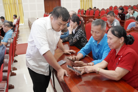 Phường Chiềng An và Mộc Sơn tỉnh Sơn La tổ chức tập huấn sử dụng AI cho đội ngũ cán bộ, công chức, giáo viên