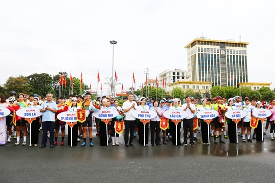 Khởi tranh giải đua xe đạp đường trường và địa hình tại Phú Thọ