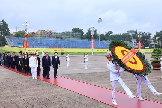 Party, State leaders pay tribute to President Ho Chi Minh