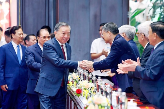 Tổng Bí thư Tô Lâm gặp mặt lão thành cách mạng, nguyên Ủy viên Trung ương Đảng nhân kỷ niệm 80 năm Cách mạng tháng Tám và Quốc khánh 2/9