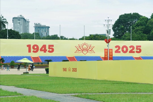 Gấp rút hoàn thiện khán đài 30.000 chỗ tại Quảng trường Ba Đình phục vụ đại lễ A80