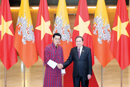 Vietnamese National Assembly Chairman meets with King of Bhutan