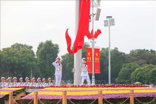 80 năm Cách mạng tháng Tám thành công: Thiêng liêng lễ Thượng cờ trên Quảng trường Ba Đình