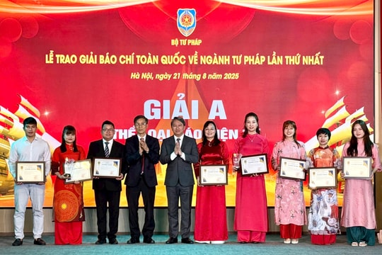 Trao Giải Báo chí toàn quốc về ngành tư pháp lần thứ nhất và Cuộc thi trực tuyến "Tìm hiểu về Bộ, ngành tư pháp"