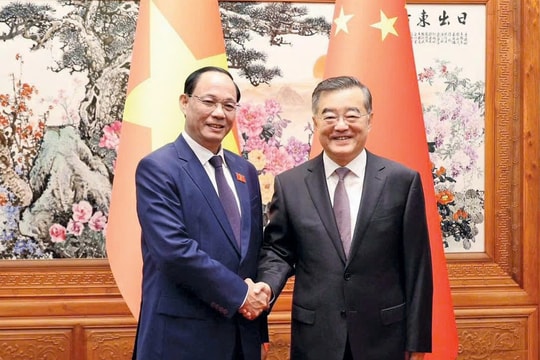 Phó Chủ tịch Quốc hội Trần Quang Phương hội đàm với Phó Ủy viên Trưởng Nhân đại toàn quốc Trung Quốc Trương Khánh Vĩ