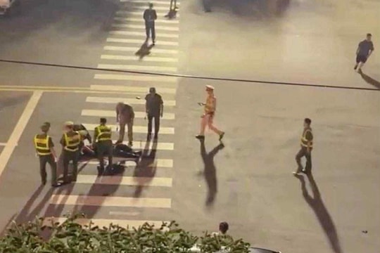 Tạm giữ hình sự hai đối tượng tông xe máy vào Cảnh sát cơ động để điều tra hành vi giết người