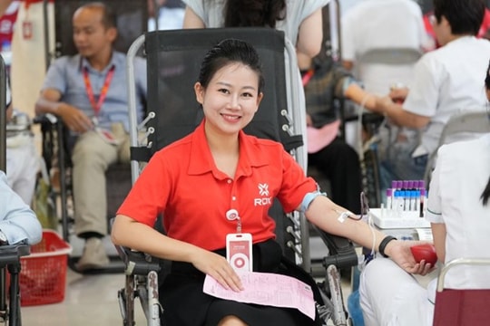 Giọt thương 2025: CBNV ROX Group chung tay hiến máu, lan tỏa giá trị sống đẹp