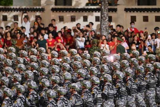 Những hình ảnh ấn tượng đêm đầu tiên Tổng hợp luyện diễu binh A80