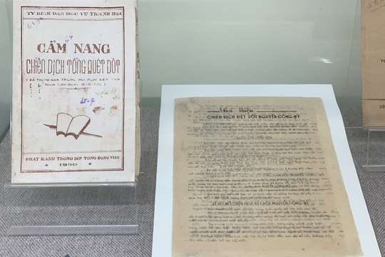 Cổng “Mù" - cổng "Vinh quang" và những câu chuyện thời Bình dân học vụ