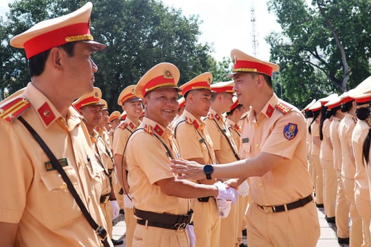 Tăng cường hơn 600 CBCS cảnh sát giao thông tham gia bảo vệ đại lễ A80