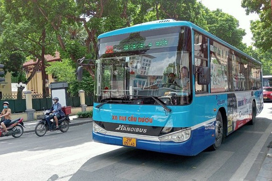 CSGT Hà Nội tập huấn kỹ năng phòng ngừa tai nạn cho gần 200 lái xe buýt