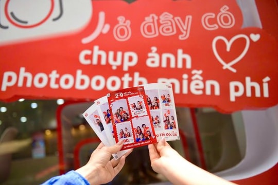 Giới trẻ Hà thành check-in Photobooth miễn phí tại cửa hàng Viettel