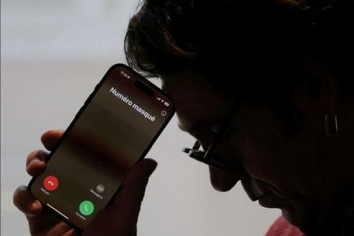 Pháp dựng tường lửa pháp lý trước nạn lừa đảo qua điện thoại