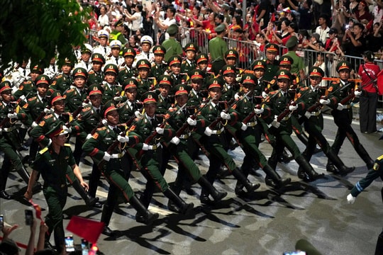 TƯỜNG THUẬT: Tổng hợp luyện diễu binh, diễu hành lần 2 tại Quảng trường Ba Đình