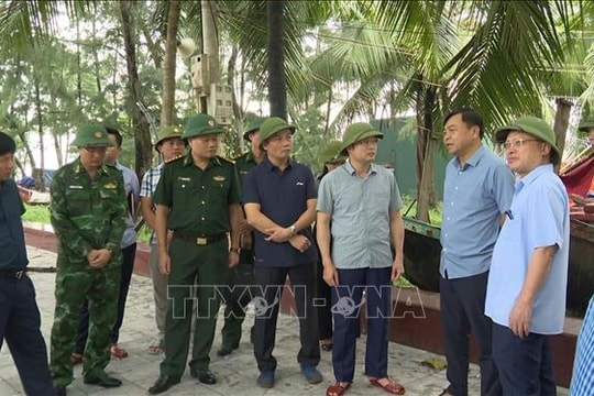 Thứ trưởng Nguyễn Hoàng Hiệp kiểm tra công tác ứng phó bão số 5 tại Thanh Hóa