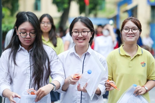 Điểm chuẩn năm 2025 của khối ngành Sư phạm chạm mốc tuyệt đối 30/30