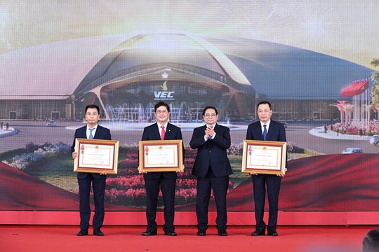 EVN đón nhận Huân chương Lao động hạng Ba