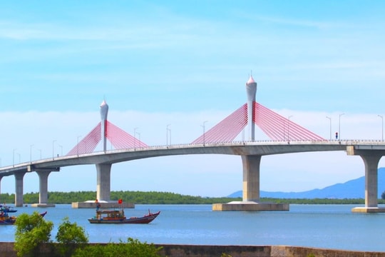 Cấm lưu thông qua cầu Cửa Hội nối Nghệ An và Hà Tĩnh từ 6h sáng nay