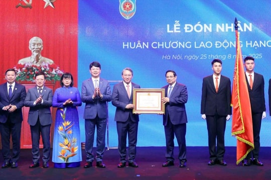 Bộ Tư pháp đón nhận Huân chương Lao động hạng Nhất lần thứ 2