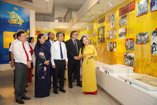 Hơn 200 tài liệu, hiện vật tái hiện “Mùa thu độc lập”
