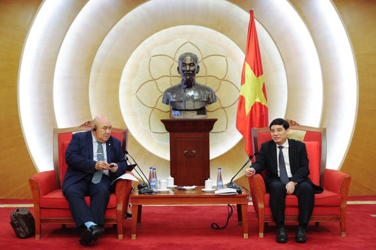 Chủ nhiệm Ủy ban Văn hóa và Xã hội Nguyễn Đắc Vinh tiếp Giám đốc khu vực Tây Thái Bình Dương của WHO