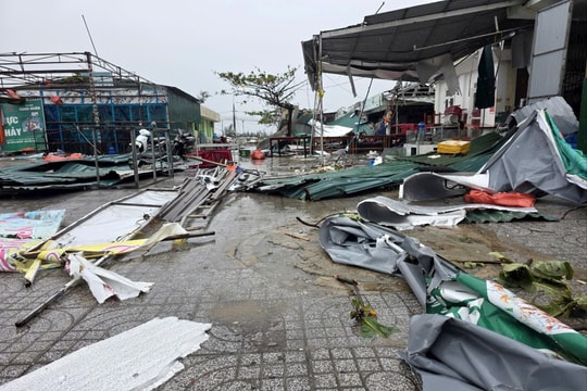 Hà Tĩnh ngổn ngang sau bão số 5
