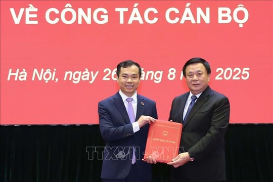 Ông Nguyễn Mạnh Hùng giữ chức Phó Giám đốc Học viện Chính trị quốc gia Hồ Chí Minh​