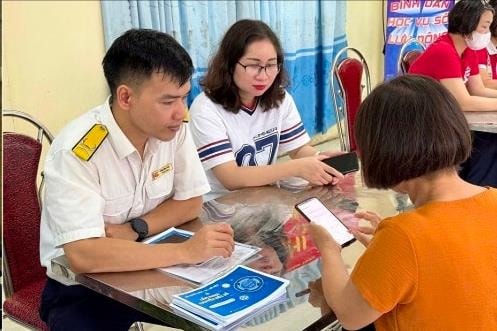 Thuế TP. Hà Nội ra quân hỗ trợ người dân chuyển đổi số