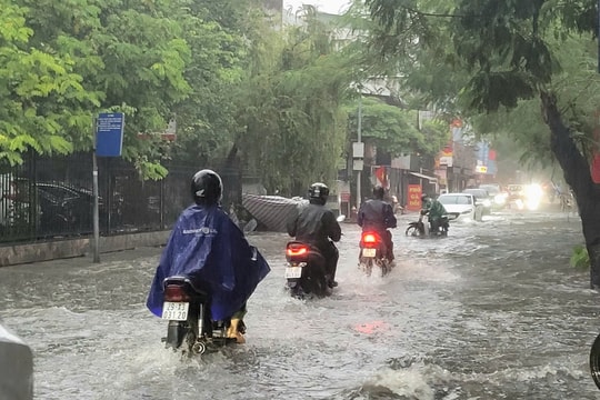 Hà Nội sắp có mưa lớn cục bộ trên phạm vi khu vực nội thành