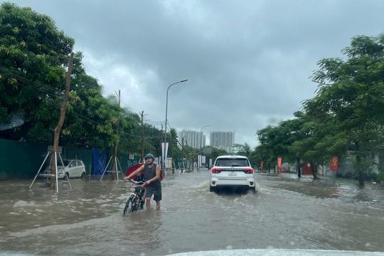 Dự báo thời tiết ngày 27/8: Mưa dông tiếp diễn, Hà Nội mưa giảm dần vào chiều tối