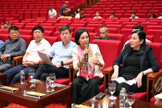 Phó Chủ tịch Quốc hội Nguyễn Thị Thanh kiểm tra công tác chuẩn bị cuộc gặp mặt của Tổng Bí thư Tô Lâm với các thế hệ đại biểu Quốc hội