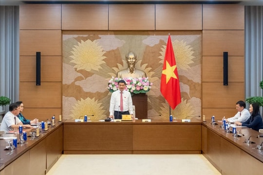 Phó Chủ tịch Quốc hội Vũ Hồng Thanh gặp mặt đại biểu Quốc hội tỉnh Lâm Đồng các khóa