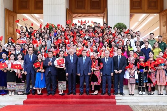 Agribank nhận Bằng khen của Thủ tướng Chính phủ cho các đóng góp trong chương trình "Cả nước chung tay xóa nhà tạm, nhà dột nát"